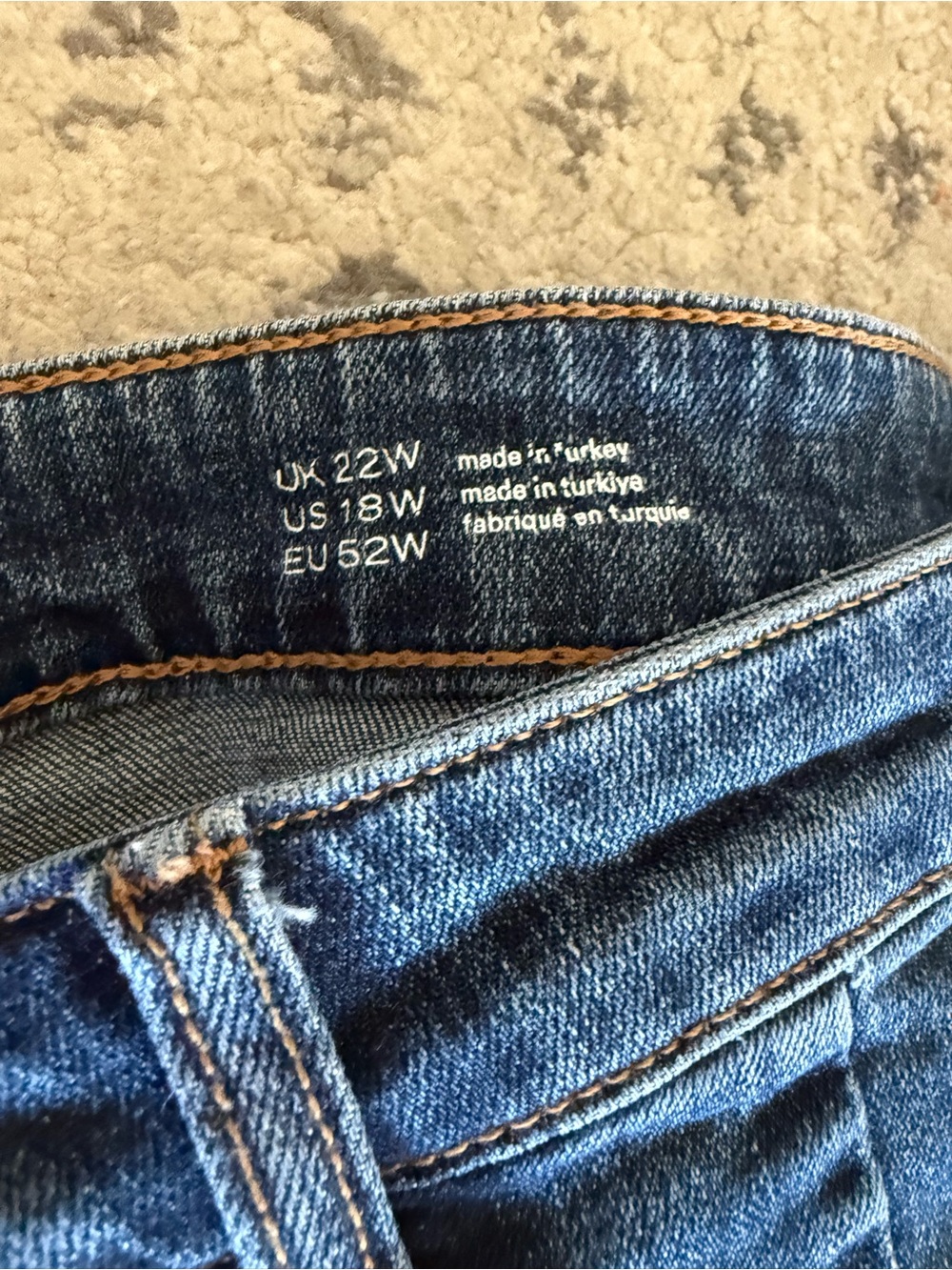 Anthropologie Pilero Kenna
Mid-Rise Heritage Barrel Camo Patchwork Jeans - Picture 7 of 8